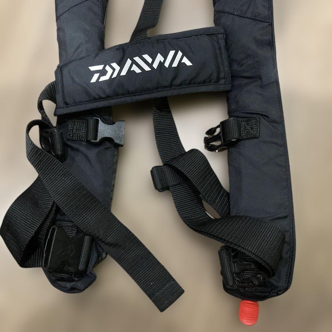 中古 Daiwa 膨張式ライフジャケット ダイワ