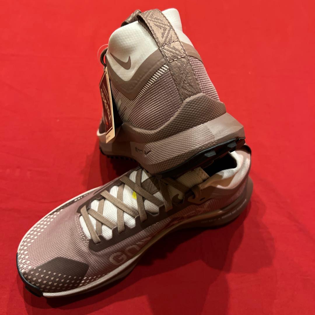 新品　23.5cm　ナイキ　ウィメンズ ペガサス トレイル 4 GORE-TEX