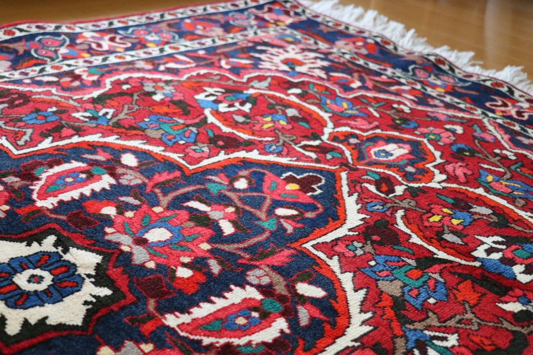 ＜１点物＞　ペルシャ絨毯　バクティアリ　２０５×１４５ｃｍ　ヴィンテージラグ
