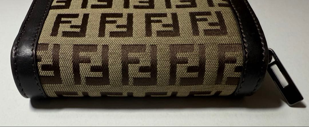 FENDI フェンディ　財布　二つ折り　ラウンドジップ　S8168