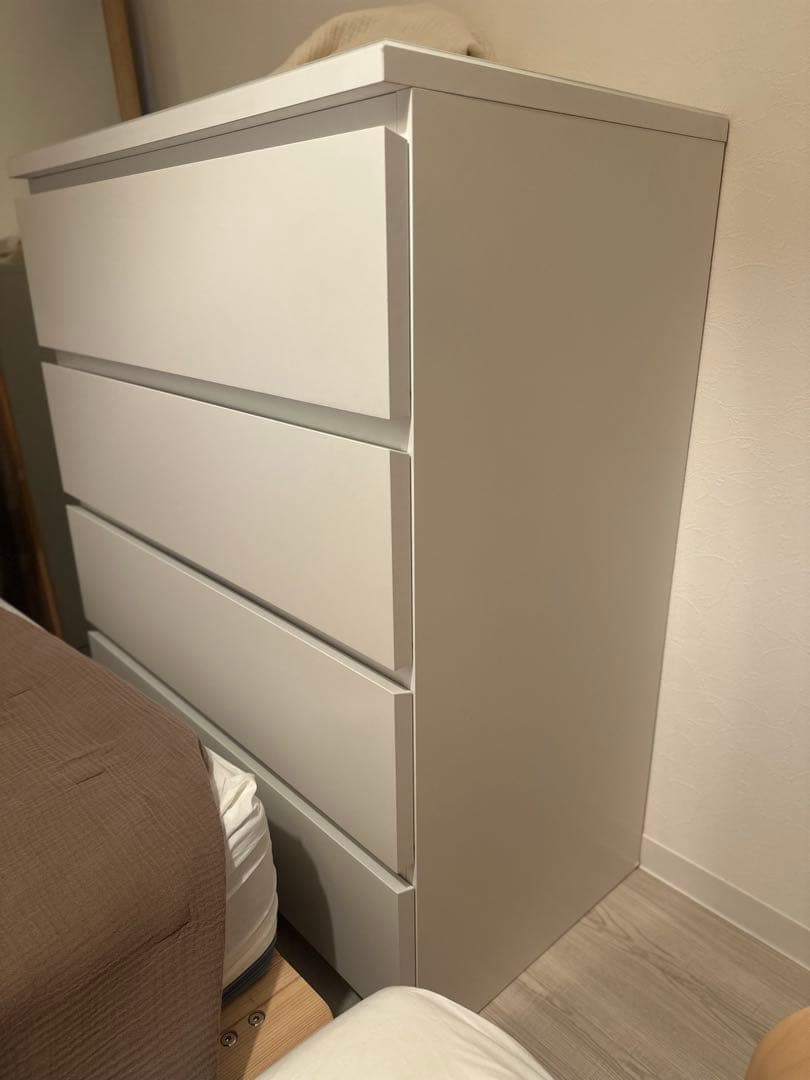 【価格変更】IKEA マルム　チェスト　4段　ガラストップ付き