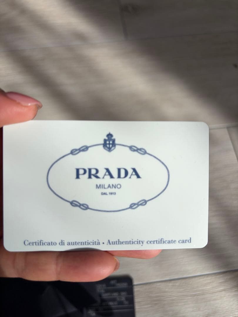 PRADA 二つ折り財布 美品