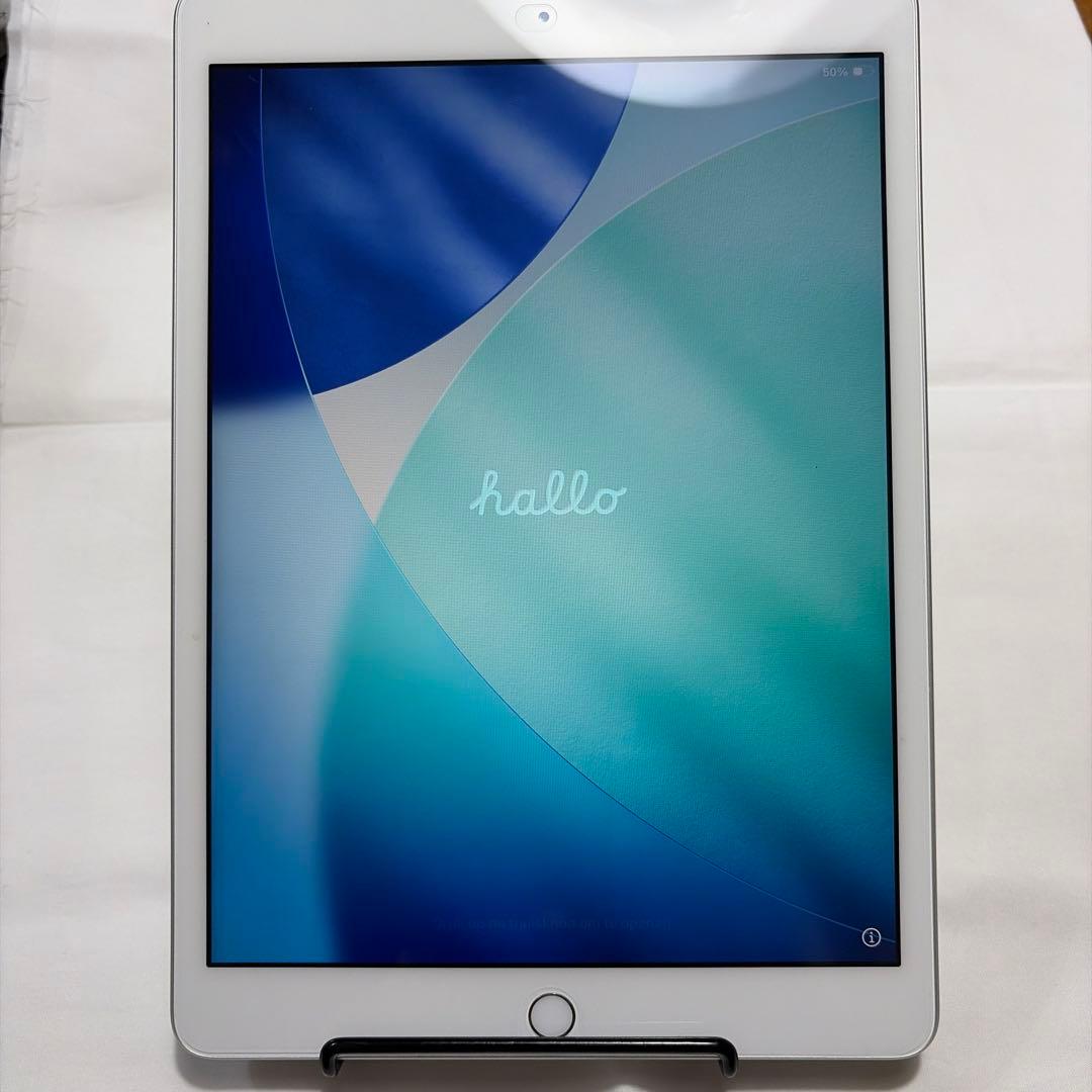 Apple iPad (第8世代) シルバー 32GB wifi モデル