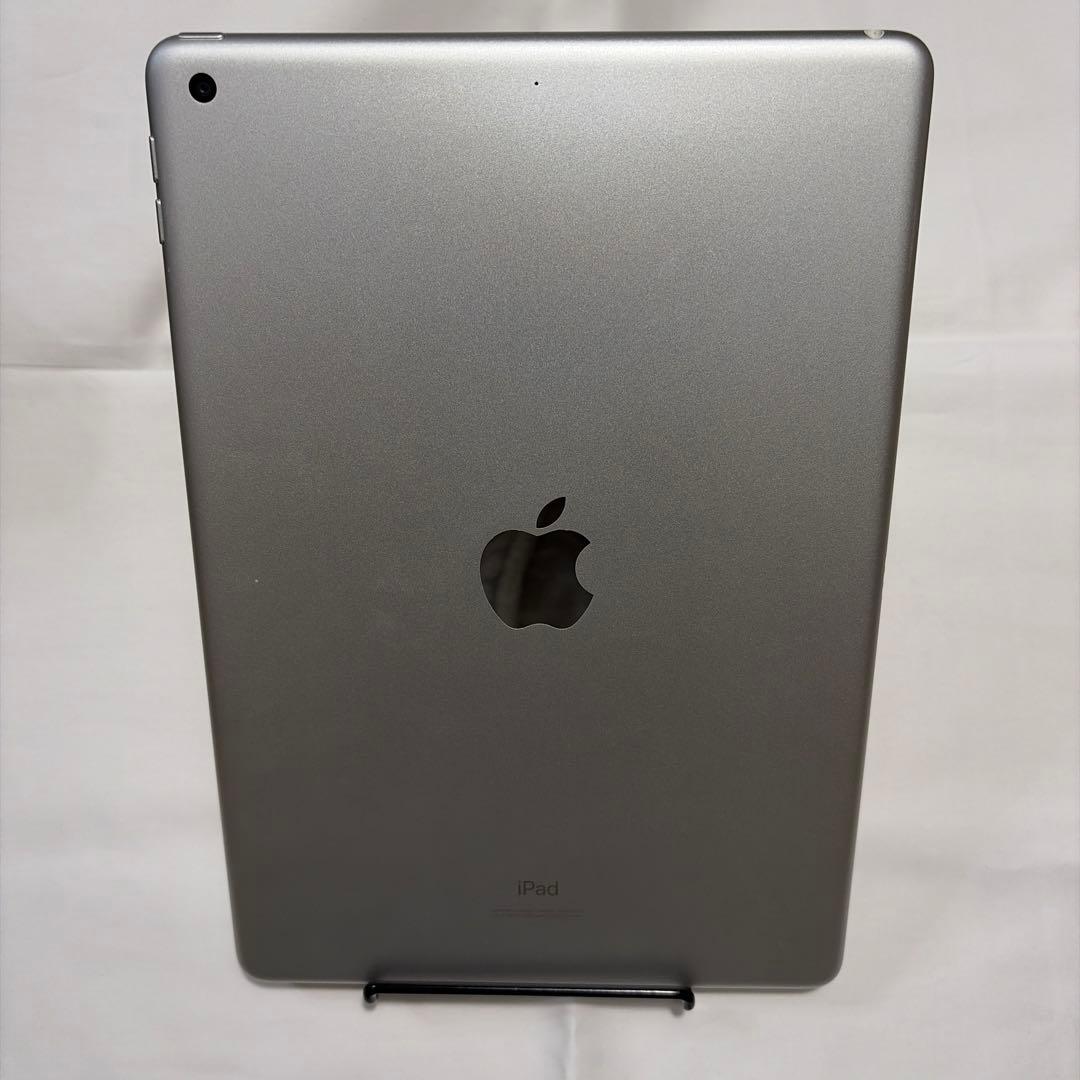 Apple iPad (第8世代) シルバー 32GB wifi モデル