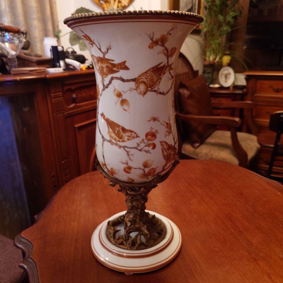 鳥と枝の陶器製花瓶