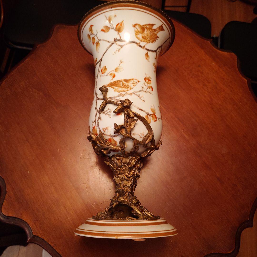 鳥と枝の陶器製花瓶