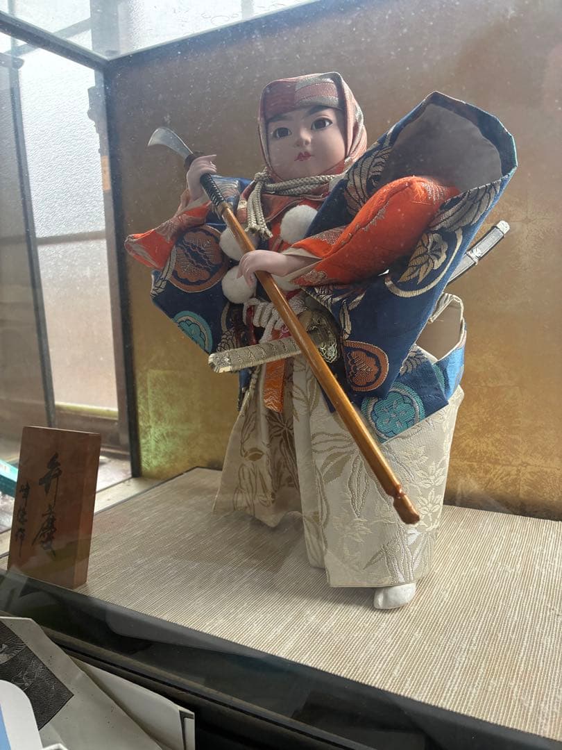 伝統的な五月人形 木製 ケース付き