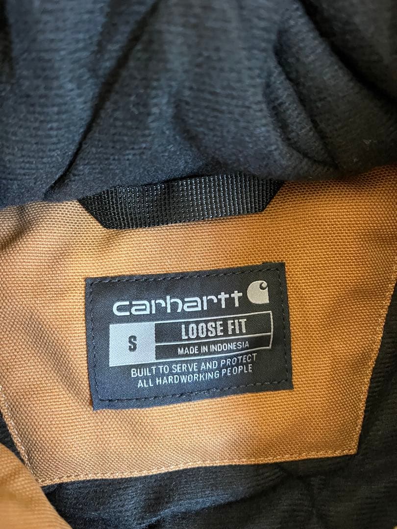 未使用　カーハート　ダウンジャケット