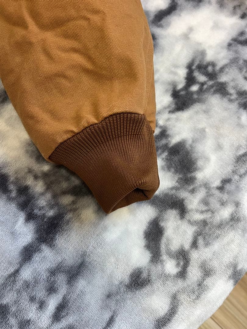 未使用　カーハート　ダウンジャケット