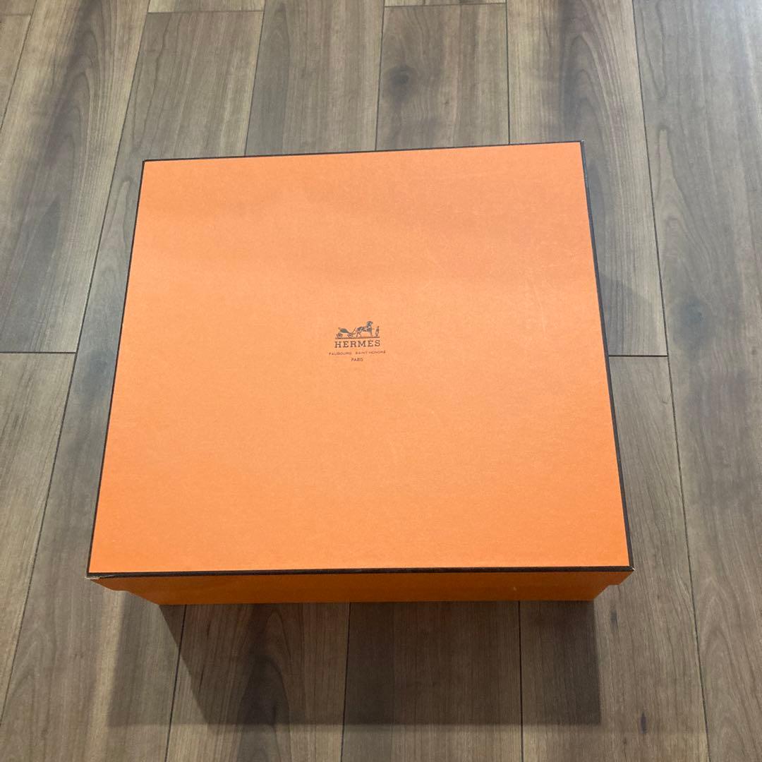 HERMESのボックスとリボン