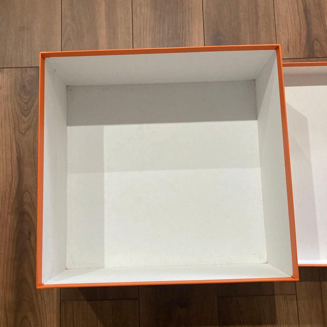 HERMESのボックスとリボン