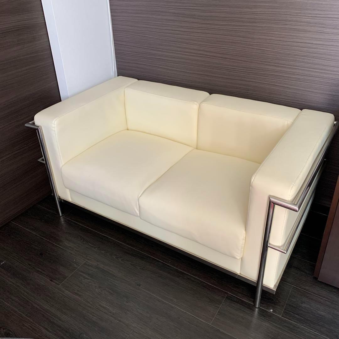 ✨送料込✨LC2 リプロダクト 2人掛けソファ クリーム色 合成皮革 極美品