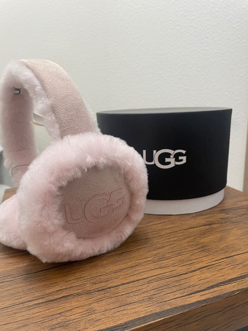 新品・未使用　UGG ピンク　イヤーマフ　【希少】　耳あて