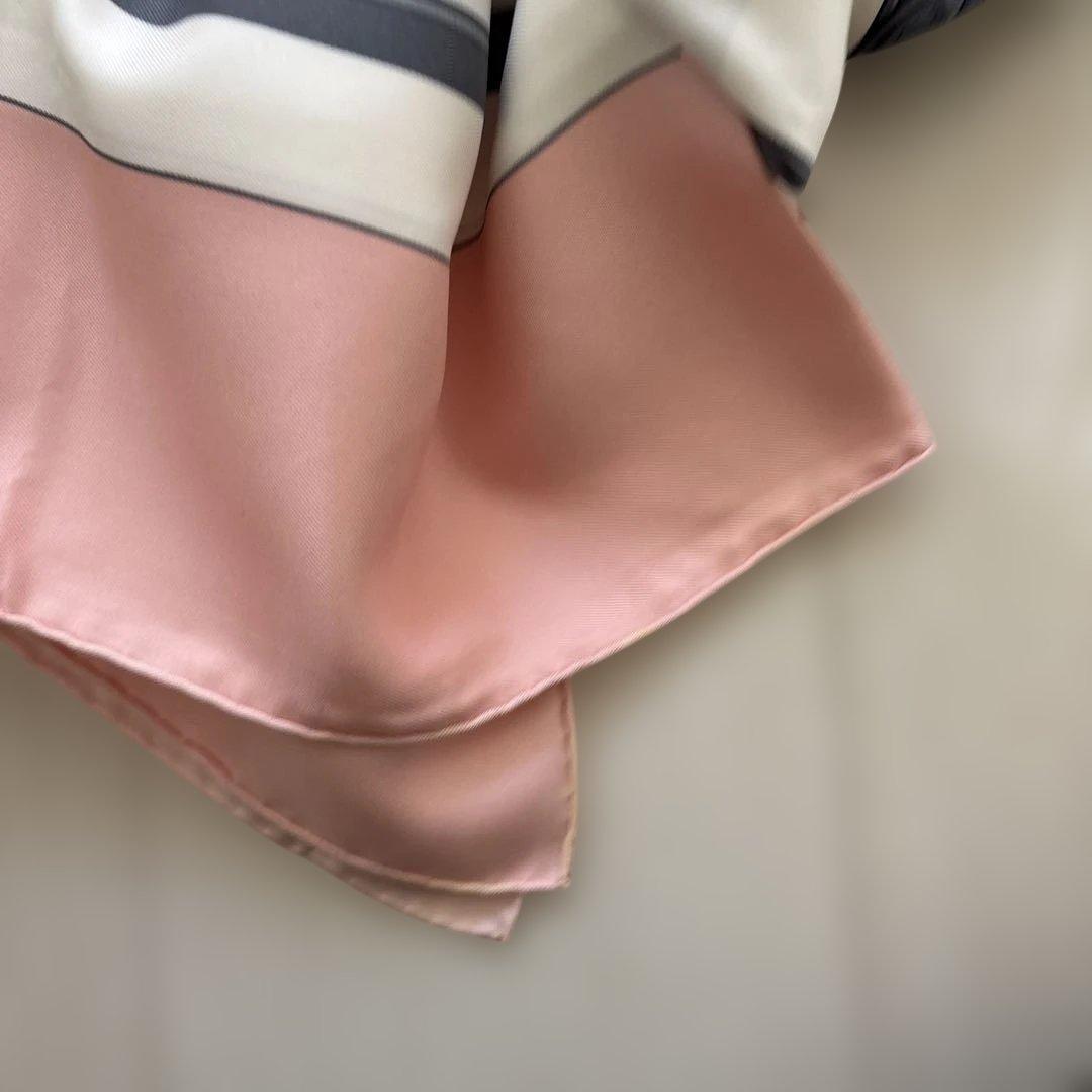 新品未使用のエルメスの上品で優雅なシルク、エルメススカーフです