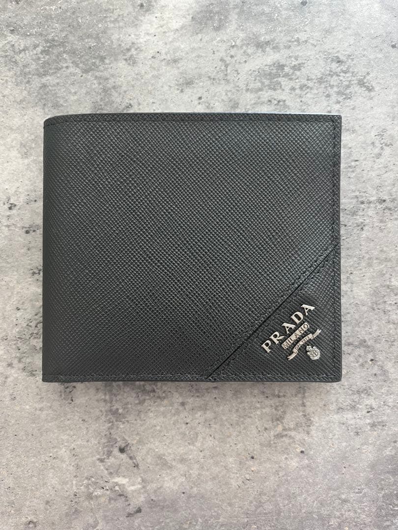PRADA 二つ折り財布　サフィアーノ
