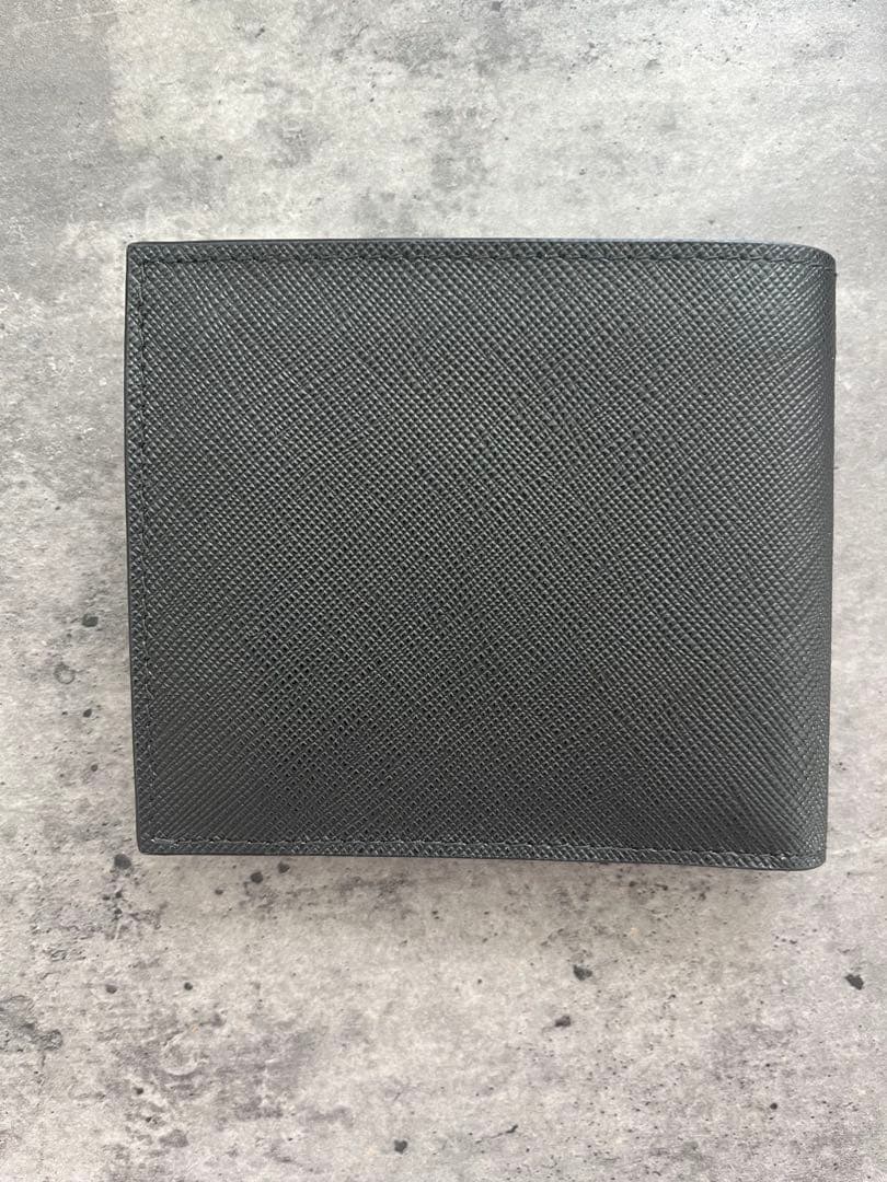 PRADA 二つ折り財布　サフィアーノ