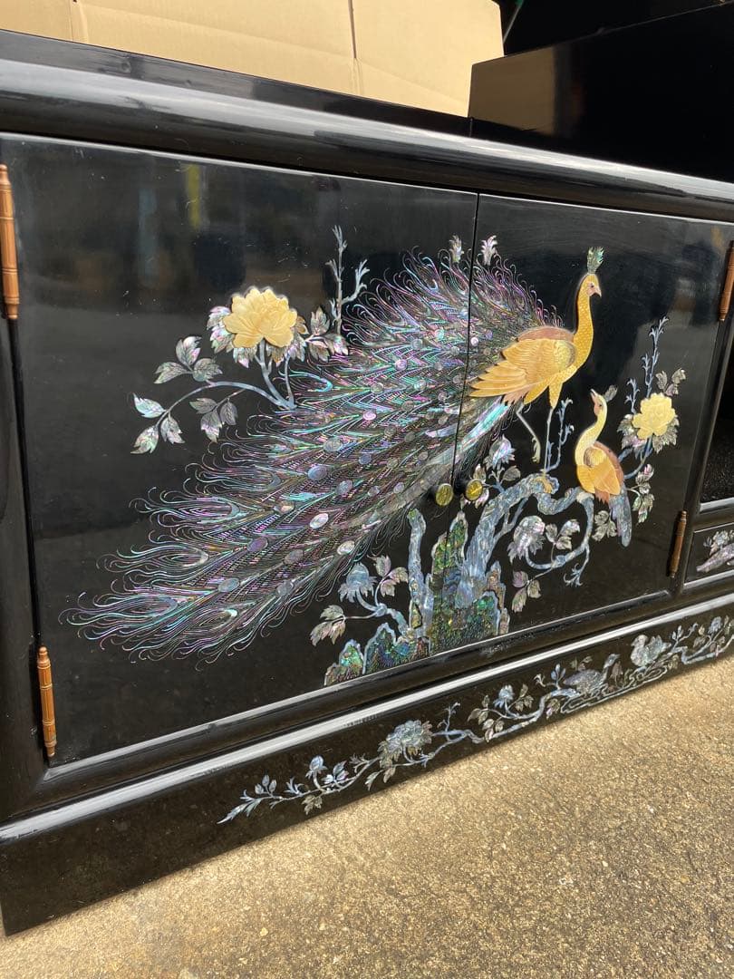 螺鈿細工　飾り棚　茶箪笥　孔雀　花　の絵柄　和風　希少