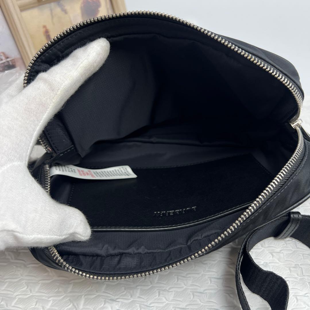 ✨極美品✨BURBERRY バーバリー　ロゴプリント　ボディバッグ　ナイロン