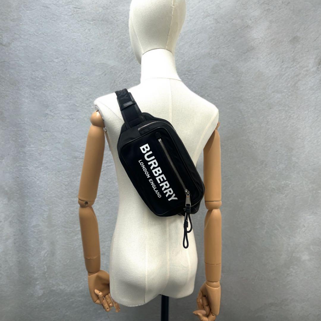 ✨極美品✨BURBERRY バーバリー　ロゴプリント　ボディバッグ　ナイロン