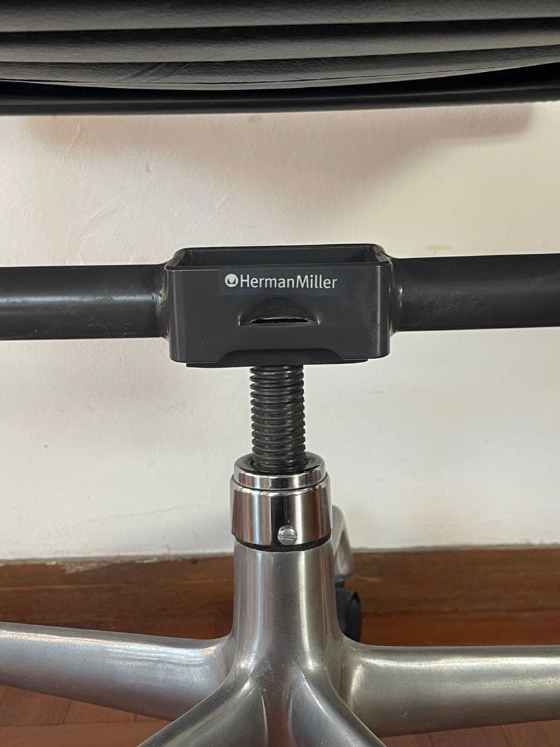 ハーマンミラー イームズ アルミナム グループ デスク チェア 本革