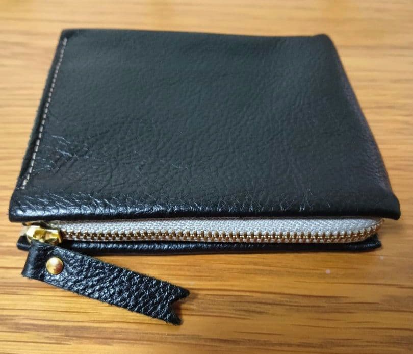 美品カーマイン carmine One Wallet Black NEONRed