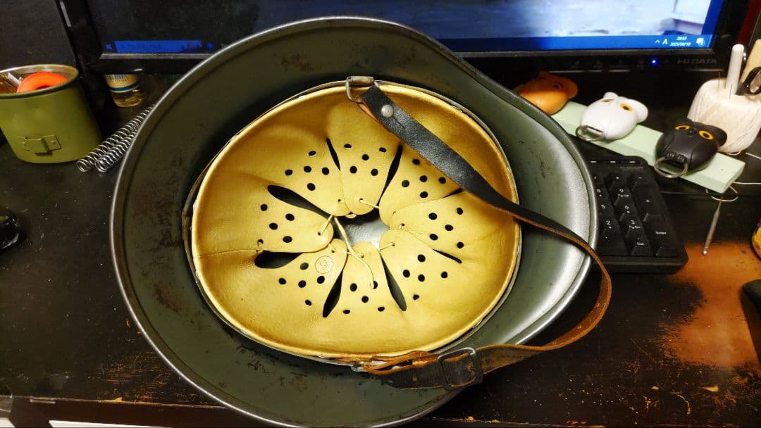 WW2ドイツ軍☆ドイツ陸軍М40ヘルメット（シェル64）実物？戦後品？