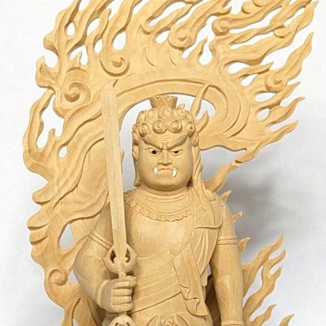 【さらに値下げ・新品】 不動明王　柘植　総高さ約25.5cm　上彫　不動　台座付