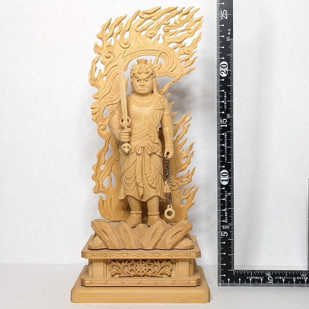 【さらに値下げ・新品】 不動明王　柘植　総高さ約25.5cm　上彫　不動　台座付