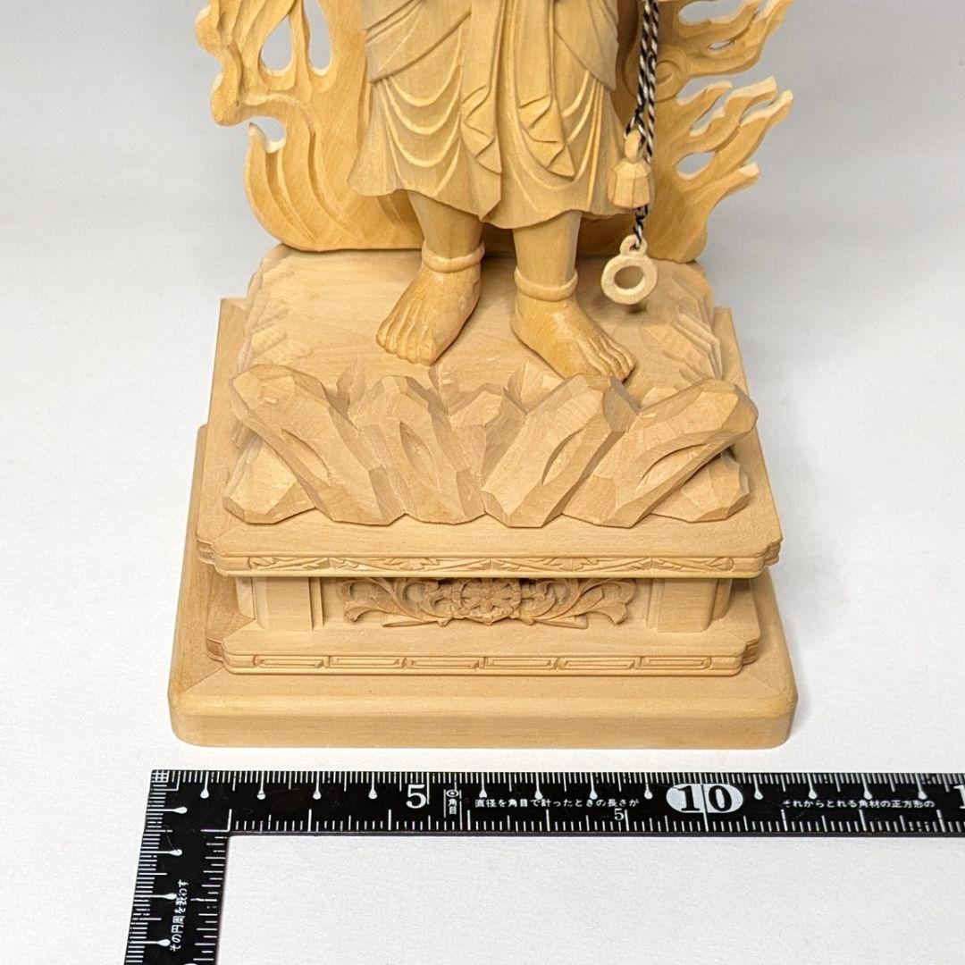 【さらに値下げ・新品】 不動明王　柘植　総高さ約25.5cm　上彫　不動　台座付