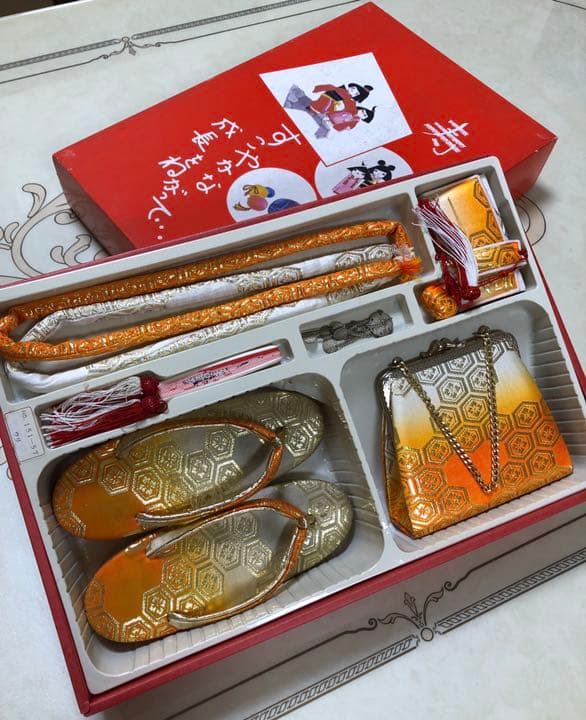 【5才着物/美品】七五三着物フルセット　赤　※着画写真右側