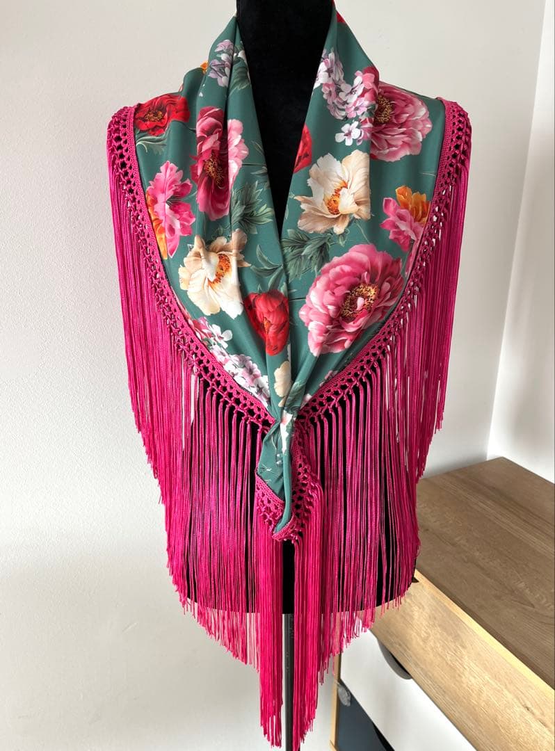 フラメンコ　マントンシージョ　グリーンxカラフル花柄　フクシアピンクフレコ