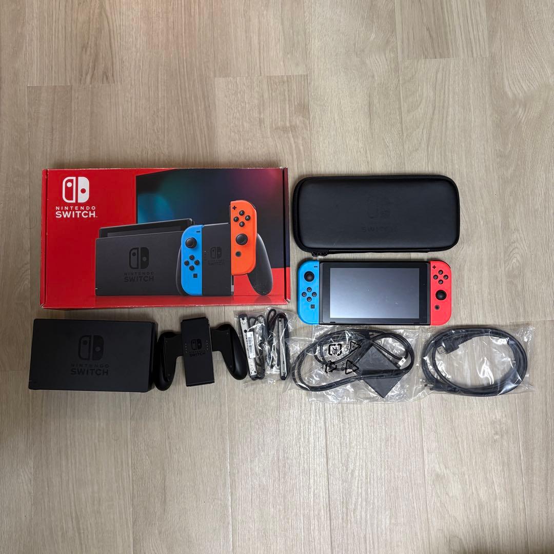 Nintendo Switch 純正ケース付き