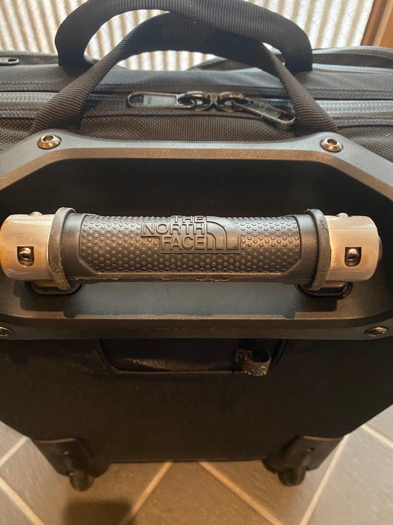 ノースフェイス　シャトルローラー　スーツケース