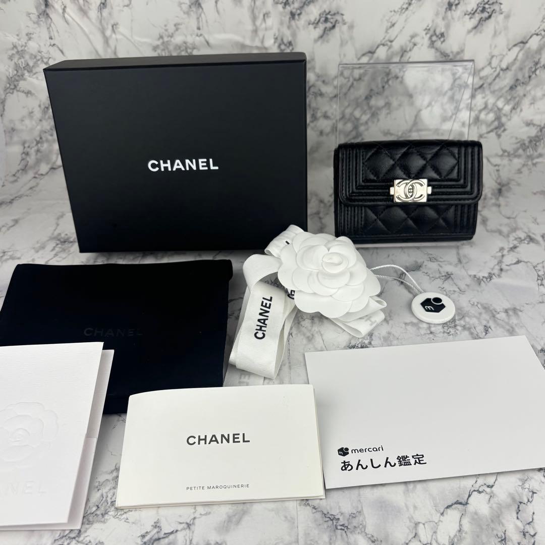 111 CHANEL ボーイシャネル　マトラッセ　三つ折り財布　あんしん鑑定済み