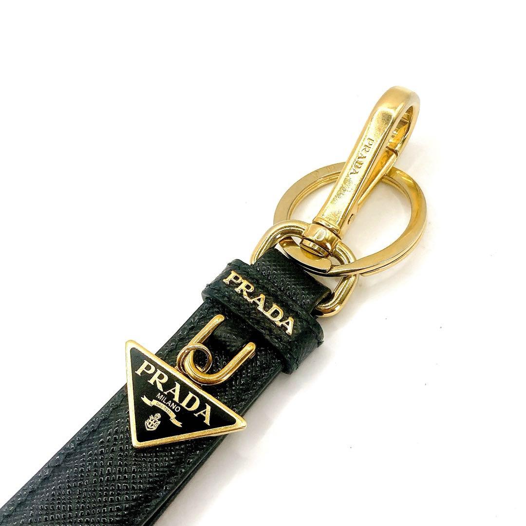 美品✨PRADA プラダ　キーホルダー　三角ロゴプレート　サフィアーノ　レザー