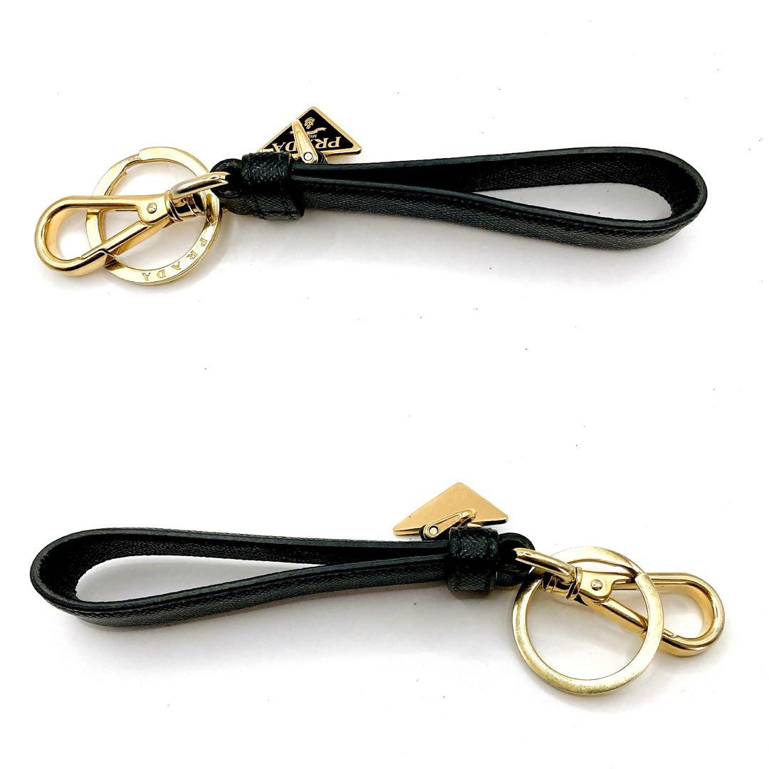 美品✨PRADA プラダ　キーホルダー　三角ロゴプレート　サフィアーノ　レザー