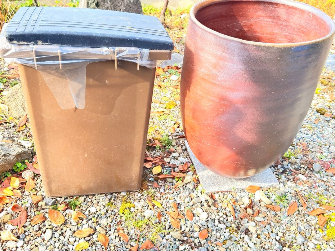 備前焼の甕　金魚鉢　メダカ鉢　睡蓮鉢 縦長サイズ