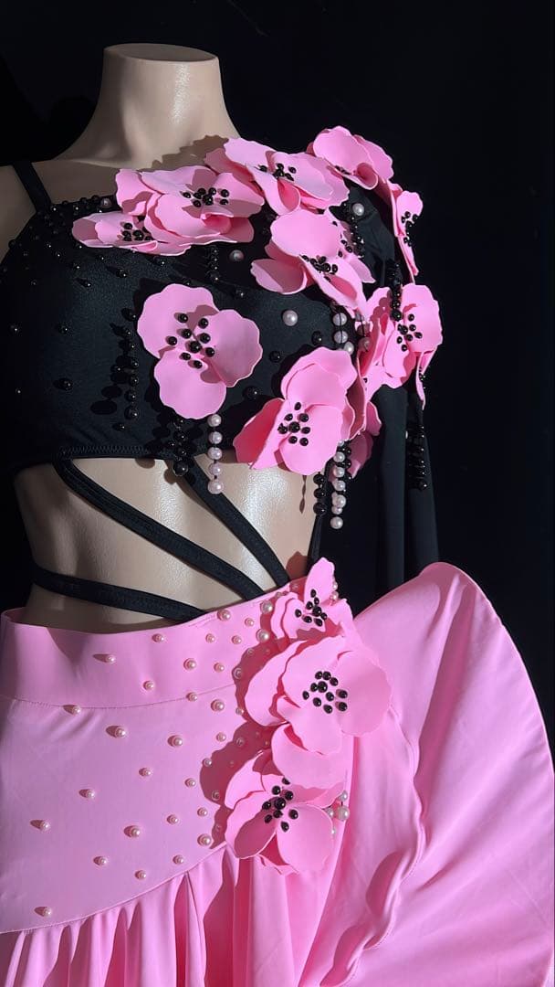 社交ダンス衣装 ピンクと黒 フラワー装飾