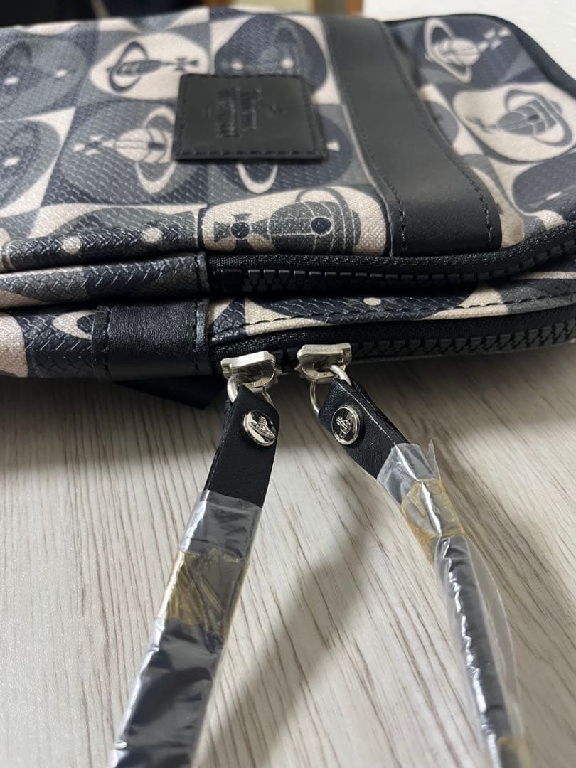 【超美品】 Vivienne Westwood ボディバッグ