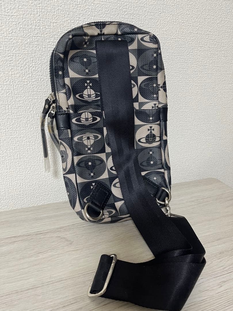 【超美品】 Vivienne Westwood ボディバッグ
