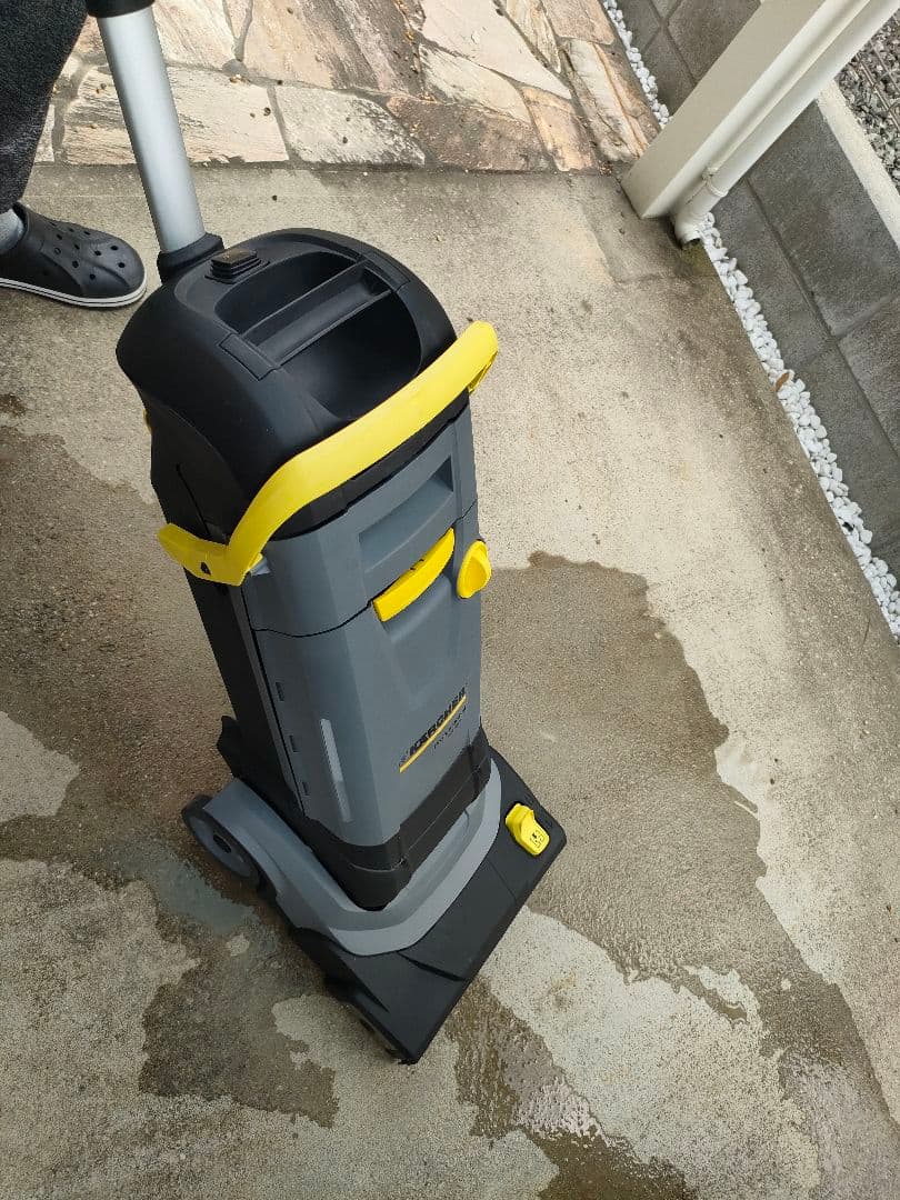 ケルヒャー業務用床洗浄機　BR30/4C　床掃除