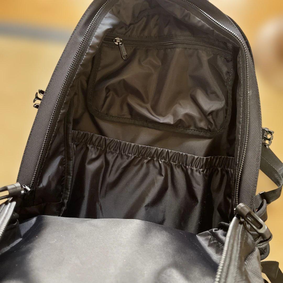 【超美品】NEW ERA キャリアパック 35L ブラック リュック