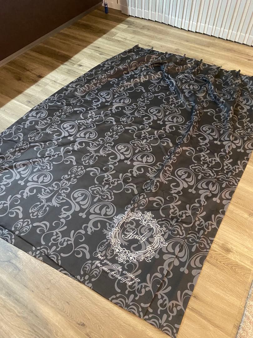 カーテン　もんち