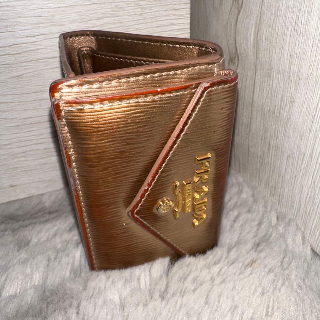 PRADA 三つ折り財布