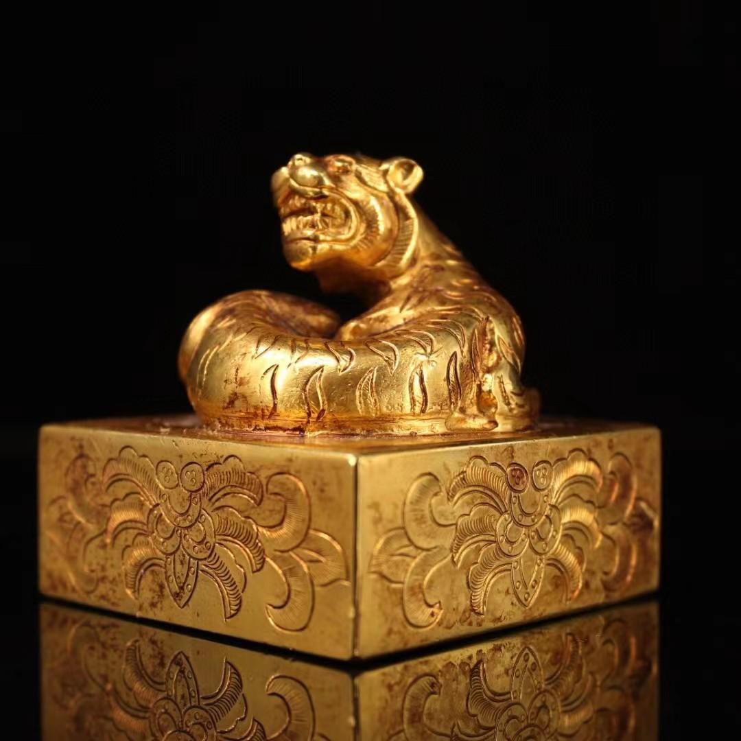 中国古美術・旧蔵錾花鎏金工芸の虎印鑑・純銅・高浮彫・置物・書道具・文房具・風水