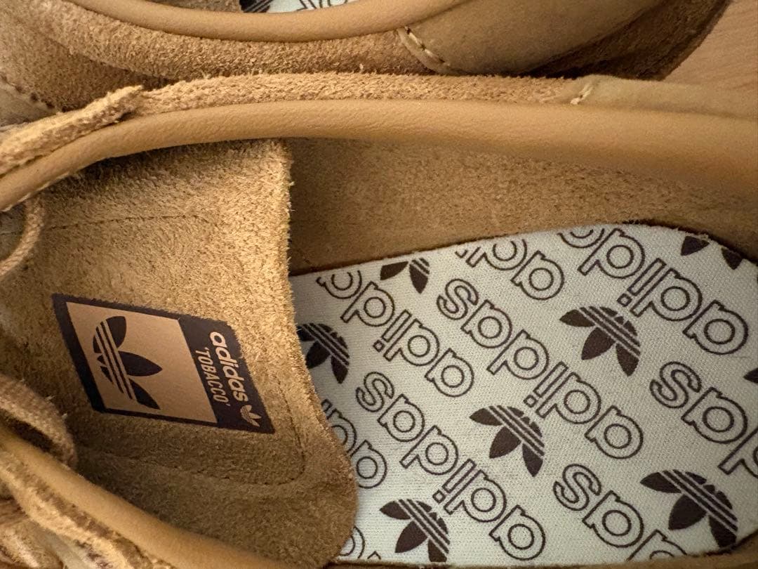 タバコ Tobacco / アディダスオリジナルス