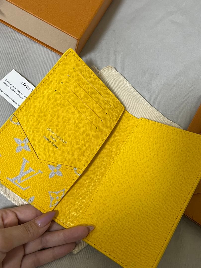 LOUISVUITTON ルイヴィトン パスポートカバー