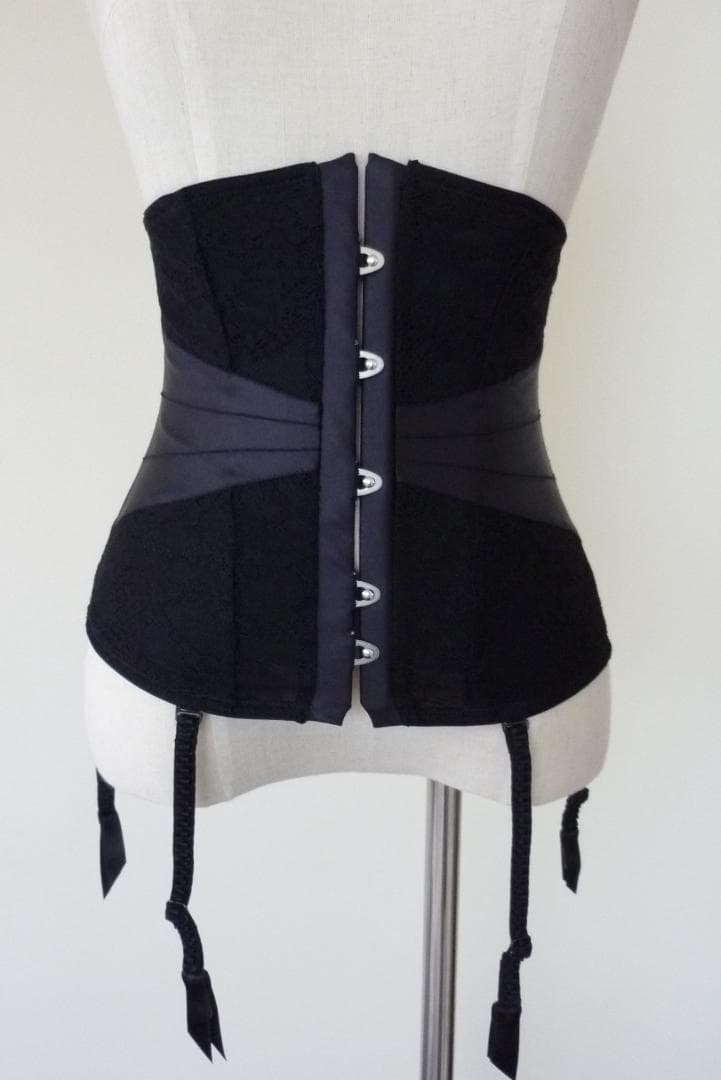 FR3《リズシャルメル》Nocturne Party　ニッパーガーター