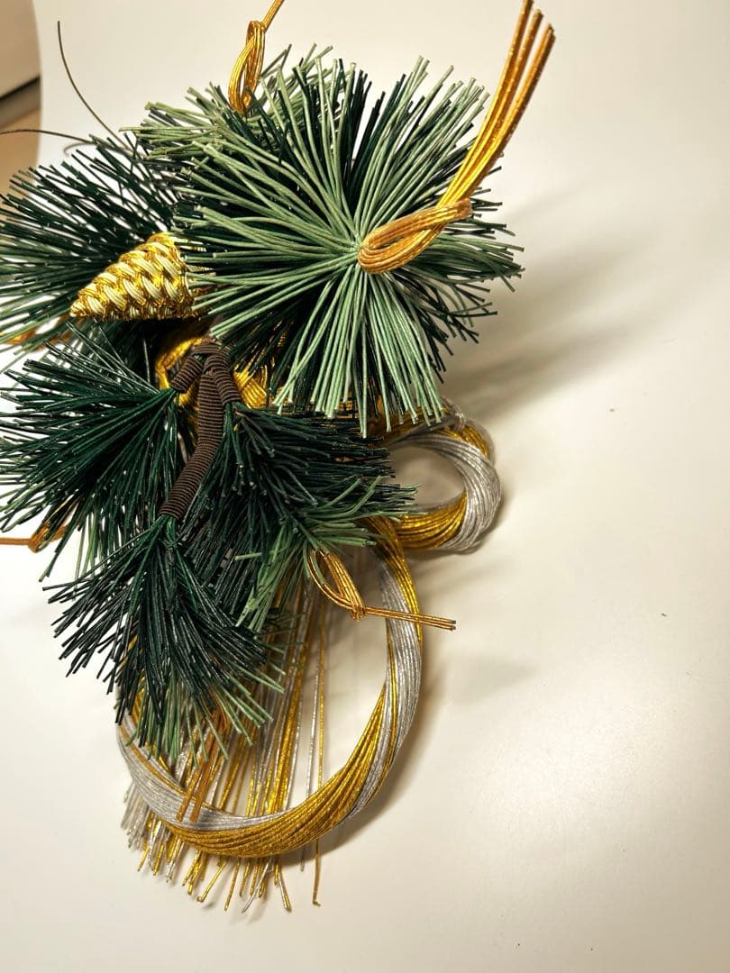 正月飾り 松の葉と松ぼっくり　水引