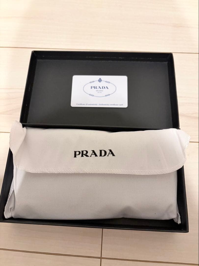 PRADA ブラック レザー 長財布 ノベルティ